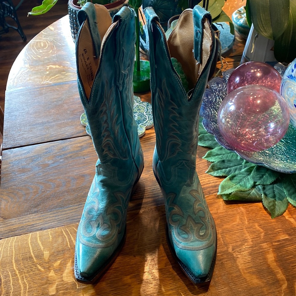 Turquoise Ladies Cowboy Boots Size 6 1/2 Boulet